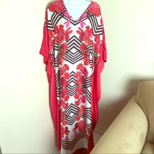 Natori  gown XS Red pink black floral